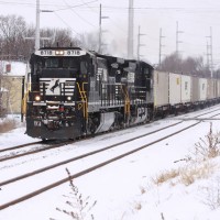 10-01-08 NS8718 Southbound Elmwood Place, OH in the snow
