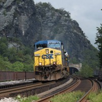 CSX 107 leads a train into Harpers Ferry