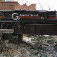 Guilford Rail GP7 crossing the river