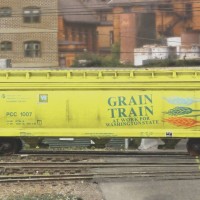 N-Scale Grain Hopper - lightly weathered