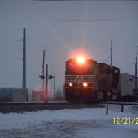A dash 9 and SD70ACe lead a westbound roadrailer.