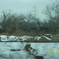 A dash 8 and a SD70 head south towards the Ohio River, sorry for the quality this was taken from a bus.