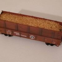 Great Northern woodchip car (red)