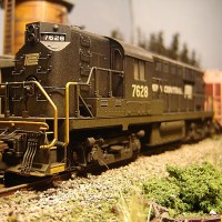 Penn Central Passing PC RS-11 7628