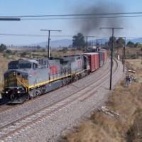 Northbound KCSM train at Maravillas, Hidalgo