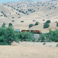 BNSF TOFC approaches Caliente