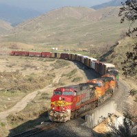 BNSF4707 leads a SB manifest uphill at Caliente horseshoe, 2-2-08