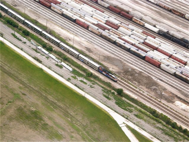 Arial of a Metra train in Chicago.