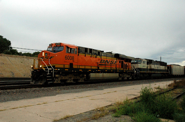 BNSF AC4400CW #6008 and SD70MAC with coal unit train at Pueblo, CO