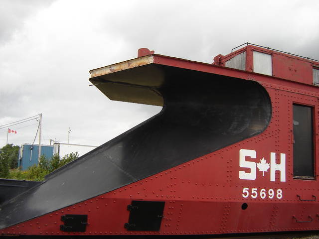 Double-ended branchline snow plow