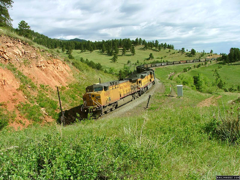 Eastbound coal at Tunnel One