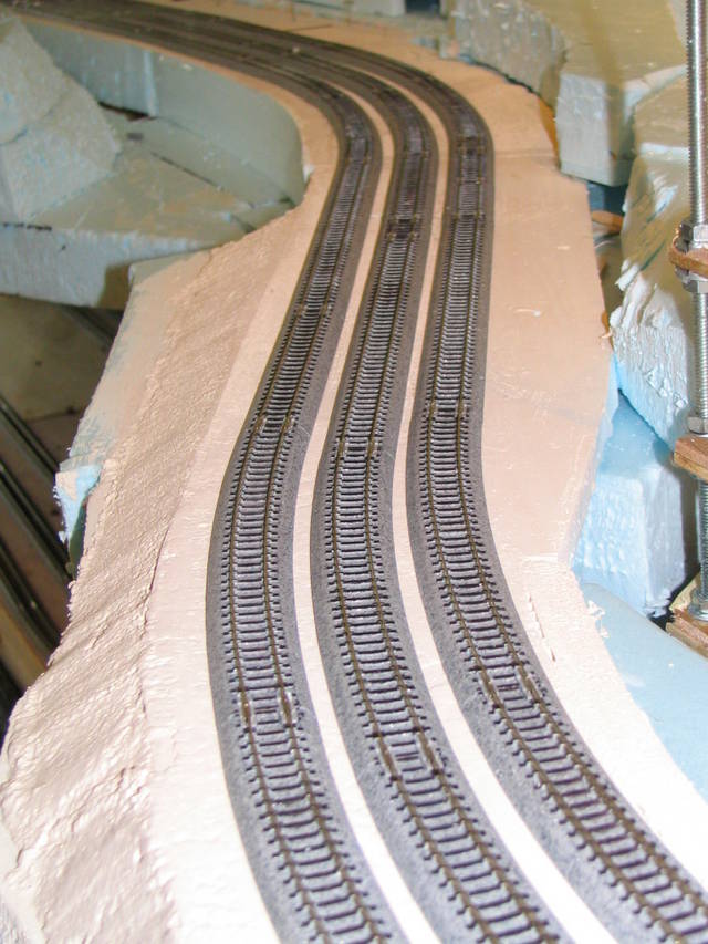 Graceful S-curve with N scale Unitrack