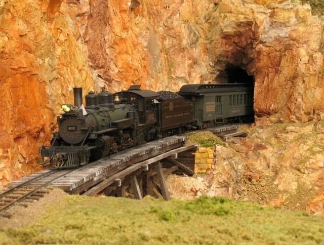 K-27 runs extra 462 west through rock tunnel