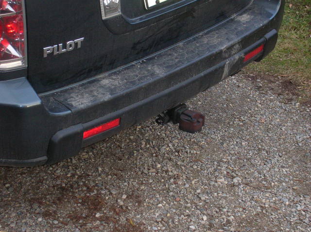 Knuckle coupler hitch cover